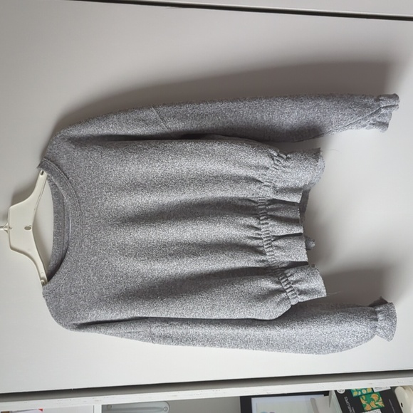 Zara Sweaters - Zara Gray Textured Ruffle-Hem Sweater